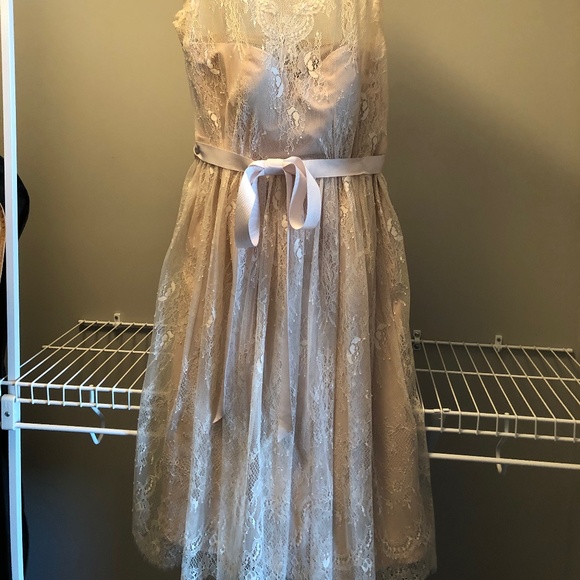 Cream/champagne lace fancy dress - Picture 3 of 3